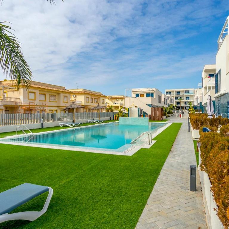 Turquesa del Mar - Charming Ground-Floor Spanish Apartment with Large Sunny Terrace - Apartamento de 2 dormitorios - 74