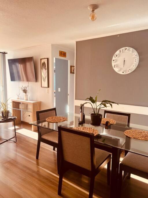Hermoso departamento con estacionamiento gratuito - Two-Bedroom Apartment - 12