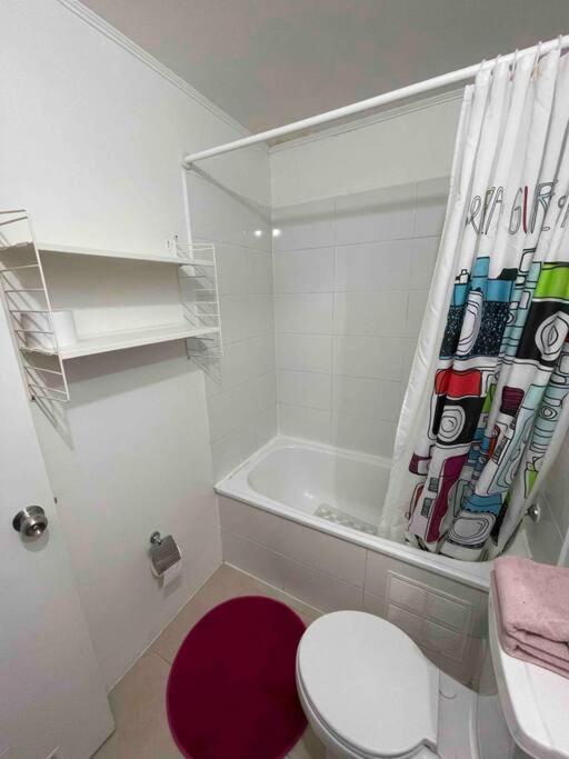 Hermoso departamento con estacionamiento gratuito - Two-Bedroom Apartment - 17