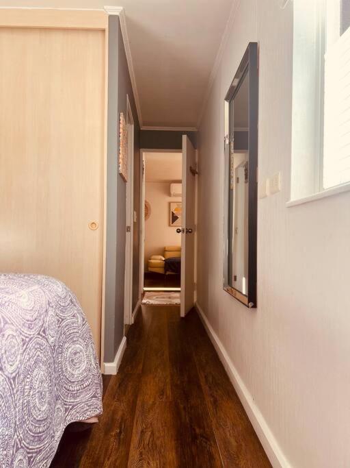 Hermoso departamento con estacionamiento gratuito - Two-Bedroom Apartment - 19