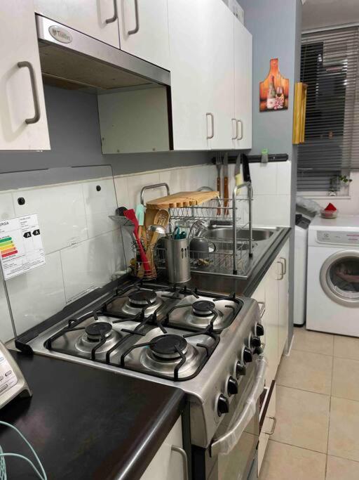 Hermoso departamento con estacionamiento gratuito - Two-Bedroom Apartment - 21