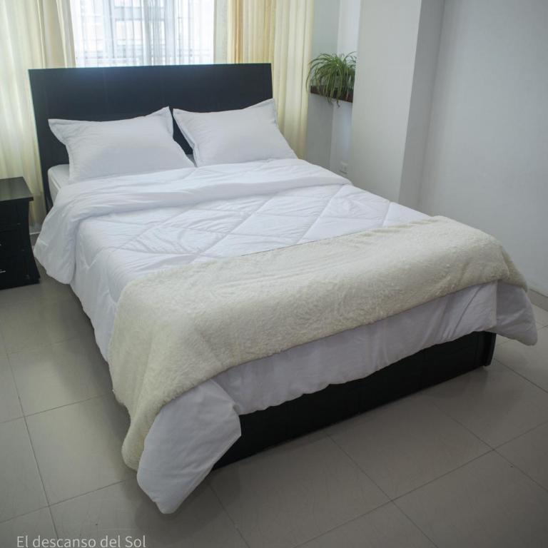 El Descanso del Sol - Three-Bedroom Apartment - 13