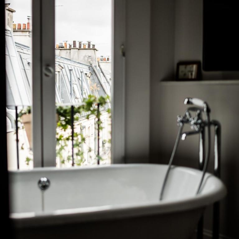 Le Pigalle, a Member of Design Hotels - Deluxe Room "Pigalle 22" - 5