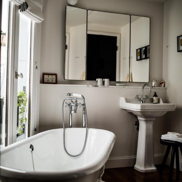 Le Pigalle, a Member of Design Hotels - Deluxe Room "Pigalle 22" - 6