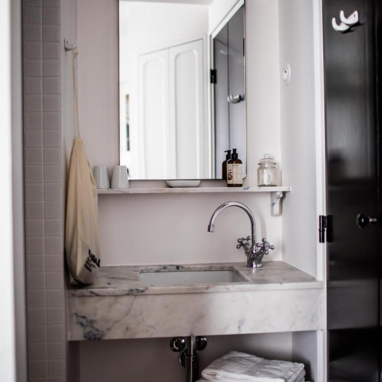 Le Pigalle, a Member of Design Hotels - Superior Room "Pigalle 17" - 4