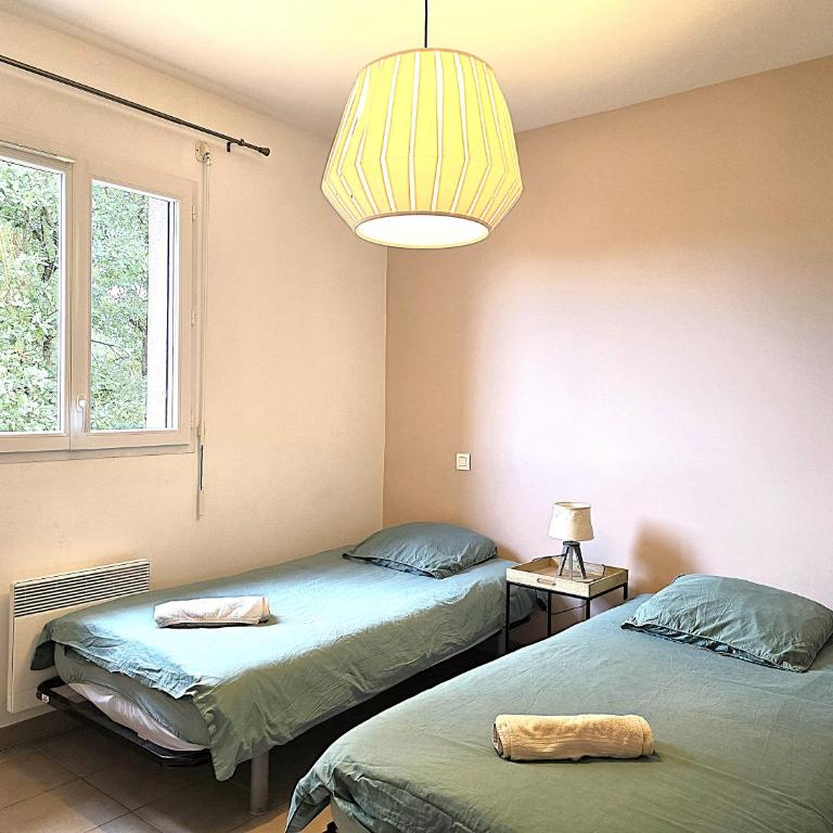 Le Clos Andrée - Charmante maison 8 personnes - 5 lits - Climatisation réversible RDC - Parking 3 véhicules - Garage - Zone Nord Montauban - Terrasse et jardin - Maison 3 Chambres - 22