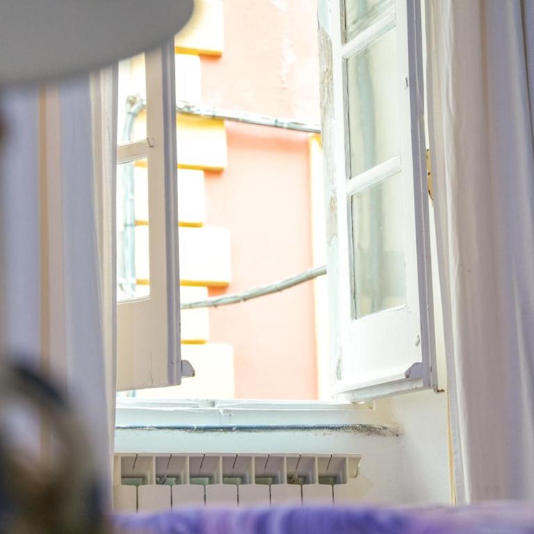 White Lerici - Camera Matrimoniale con Letto Supplementare - 5