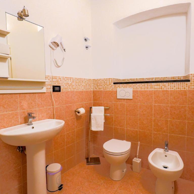White Lerici - Camera Matrimoniale con Letto Supplementare - 10