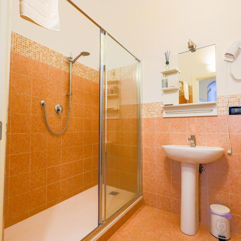White Lerici - Camera Matrimoniale con Letto Supplementare - 18
