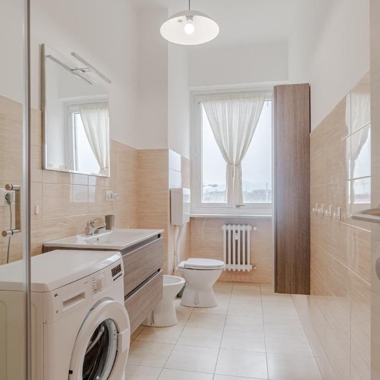 GuestHost - Cenisia Roomy Apt x6 - with Balcony - Two-Bedroom Apartment - 14