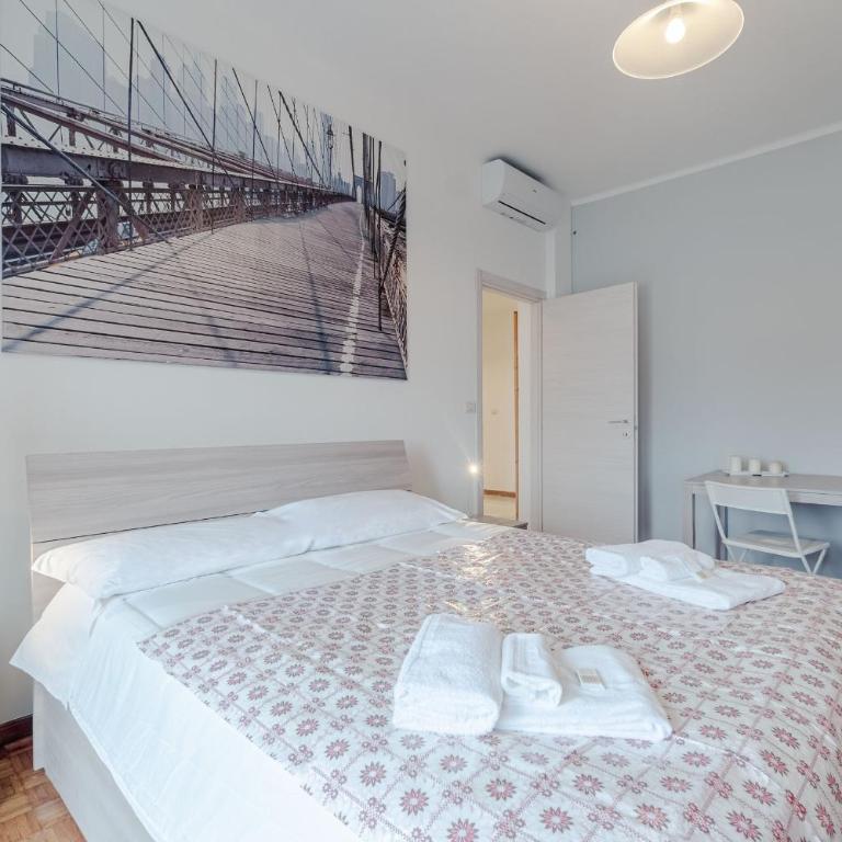 GuestHost - Cenisia Roomy Apt x6 - with Balcony - Two-Bedroom Apartment - 10