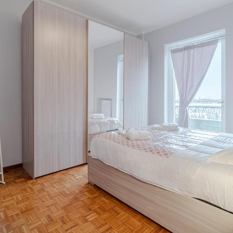 GuestHost - Cenisia Roomy Apt x6 - with Balcony - Two-Bedroom Apartment - 9