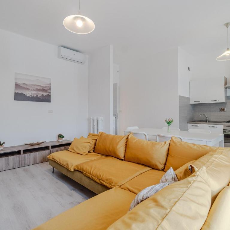 GuestHost - Cenisia Roomy Apt x6 - with Balcony - Two-Bedroom Apartment - 6