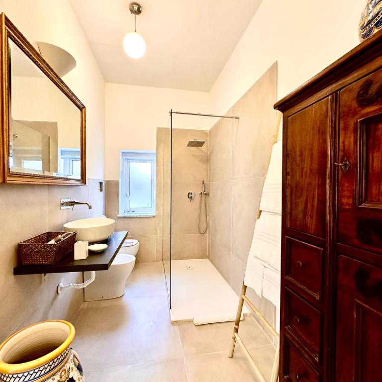 Domus Orestea Luxury Suites - King Room - Disability Access - 4