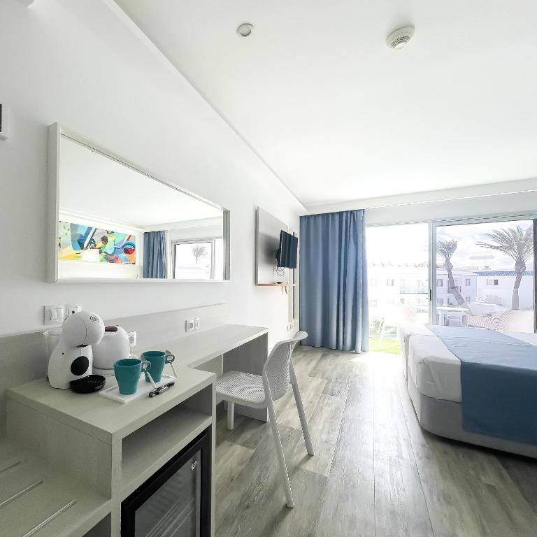 Corralejo Surfing Colors Hotel&Apartments - Habitación Doble con vistas a la piscina - 6