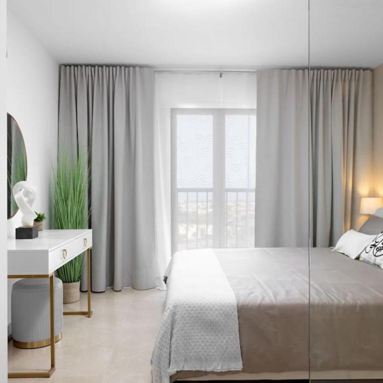 Lovely two bedroom apartment with panoramic sea views - Two-Bedroom Apartment - 13