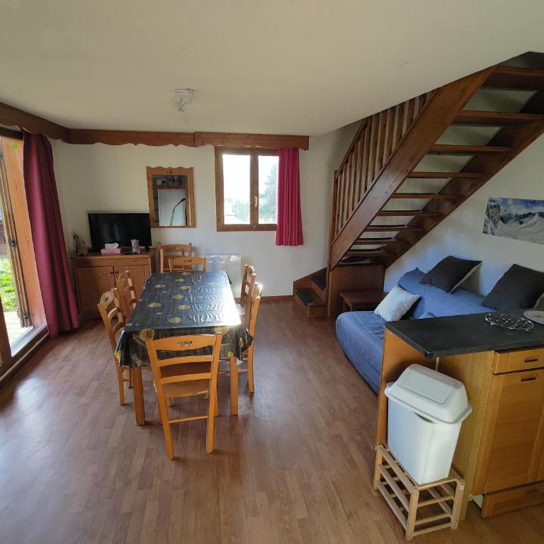 Chalet 6-8 couchages à la Joue du Loup - Chalet 3 Chambres - 4