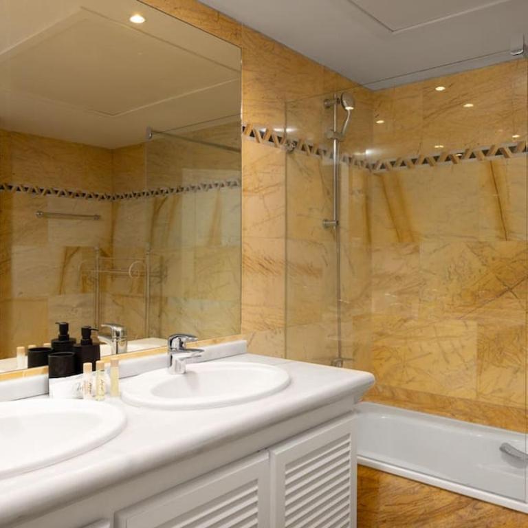 2 Bed apartment in Magna Marbella with sea views - Two-Bedroom Apartment - 15