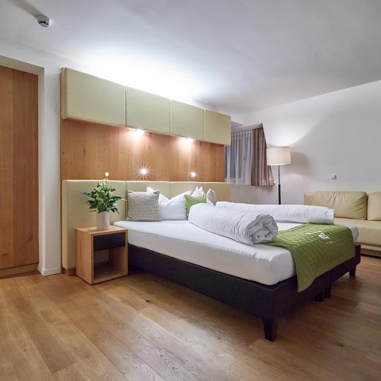 m3Hotel - Superior Doppel- oder Dreibettzimmer mit Balkon - 1