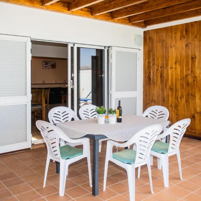 Villa Aleksandra Spacious for 8 guests, Heated Pool, Mountain Views - Casa de 4 dormitorios - 7