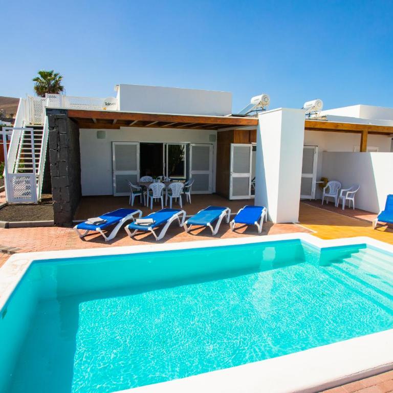 Villa Aleksandra Spacious for 8 guests, Heated Pool, Mountain Views - Casa de 4 dormitorios - 8