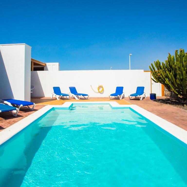 Villa Aleksandra Spacious for 8 guests, Heated Pool, Mountain Views - Casa de 4 dormitorios - 13