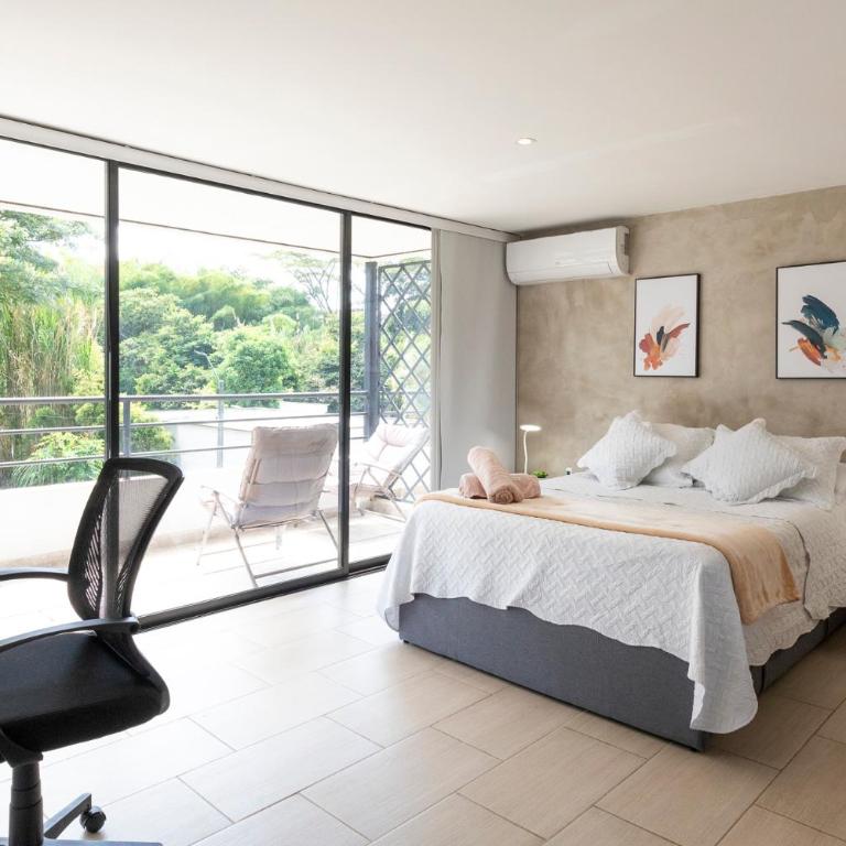 Vista Verde - One-Bedroom Loft Apartment with Balcony - 7