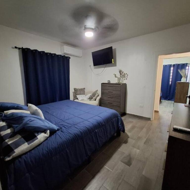 Spacious 3-Bed, 2-Bath Home - Casa de 3 dormitorios - 10