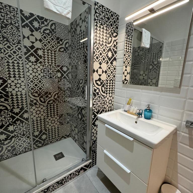 Flaminio Holidays - Deluxe Room - 10