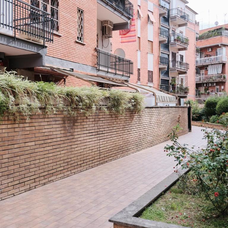 Parcheggio gratuito, Wi-Fi -Netflix & AC - Appartamento con 2 Camere da Letto e Balcone - 34