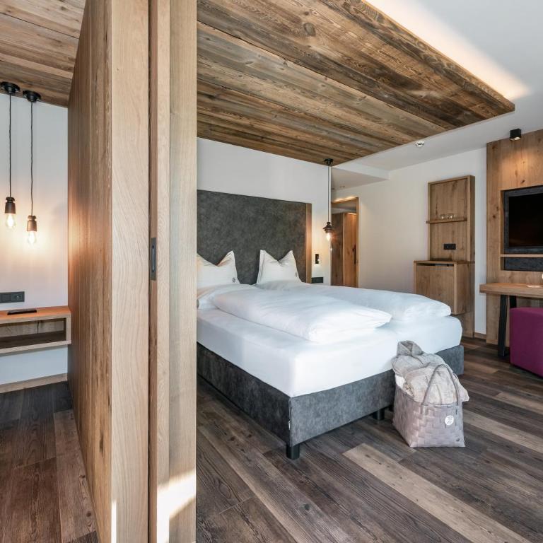 Hotel Edelweiss - Superior Doppelzimmer mit Balkon und Bergblick - 2
