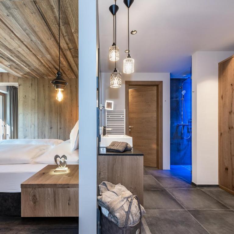 Hotel Edelweiss - Superior Doppelzimmer mit Balkon und Bergblick - 4