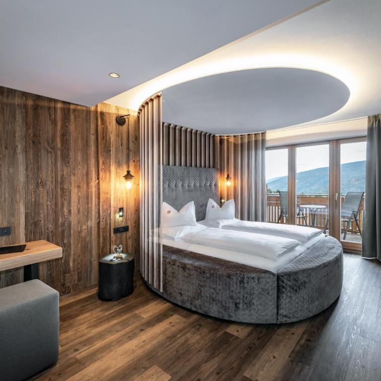 Hotel Edelweiss - Suite mit Himmelbett und Bergblick - 1