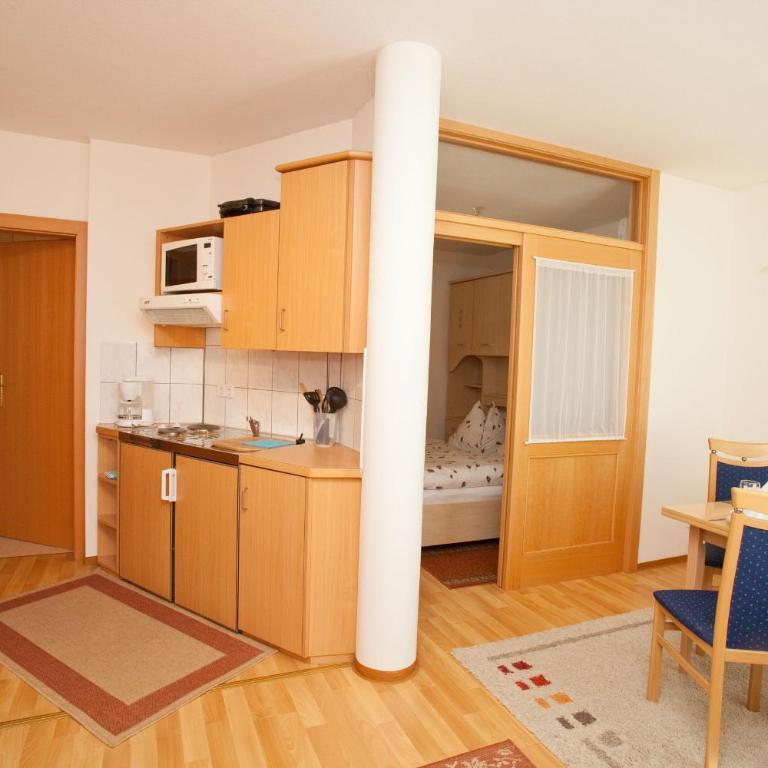 Familiengästehaus Ingrid - Apartment mit Terrasse und Bergblick - 17