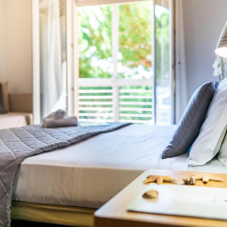 Hotel Martini - Double Room with Extra Bed, Balcony and Pool view - 6
