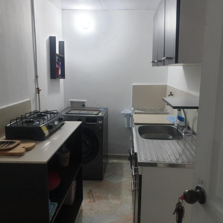 Apartaestudio Norte la Flora parqueadero exclusivo - Apartamento de 1 dormitorio - 5
