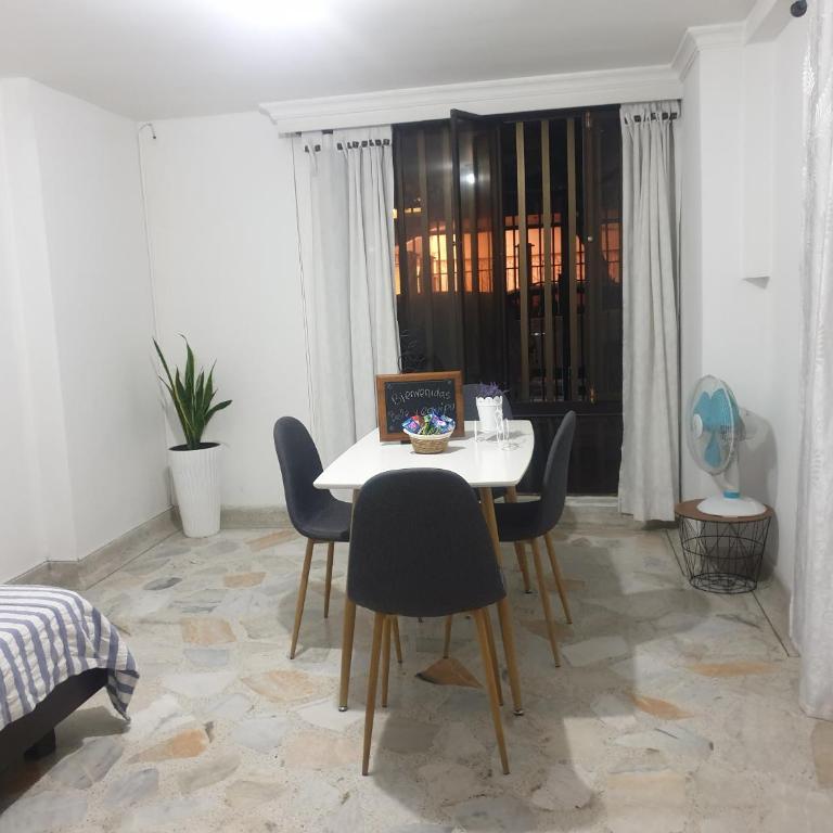 Apartaestudio Norte la Flora parqueadero exclusivo - Apartamento de 1 dormitorio - 13