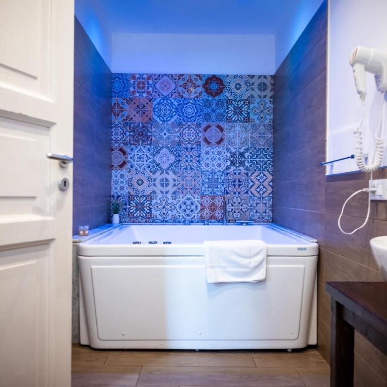 Palazzo Carella - Queen Room with Spa Bath - 15