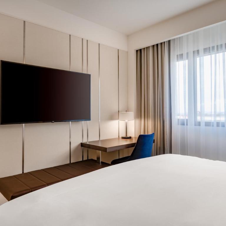 AC Hotel by Marriott Saint-Julien-en-Genevois - Chambre Lit King-Size - 1