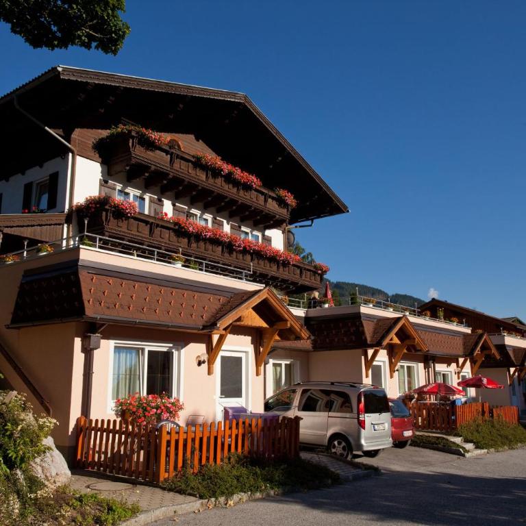 Familiengästehaus Ingrid - Apartment mit Terrasse und Bergblick - 4