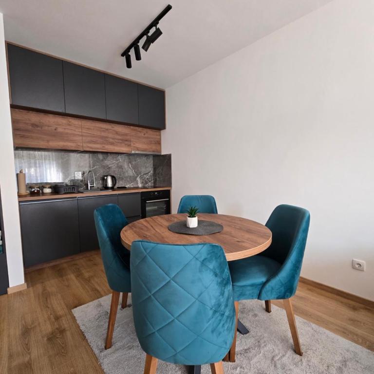 Sunny lux apartman - One-Bedroom Apartment - 5