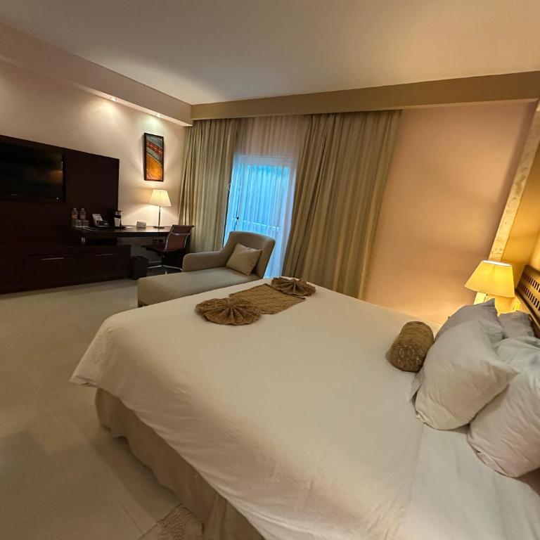 Wyndham Merida - Deluxe King Room - Mobility Access - 5