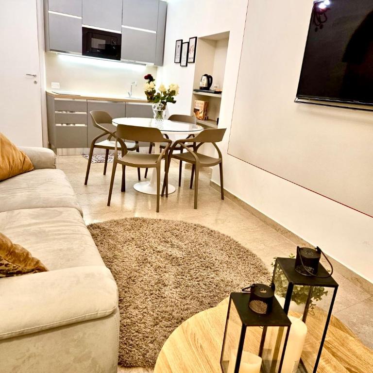 Rosso Verona Suite-Free Parking - One-Bedroom Apartment - 12
