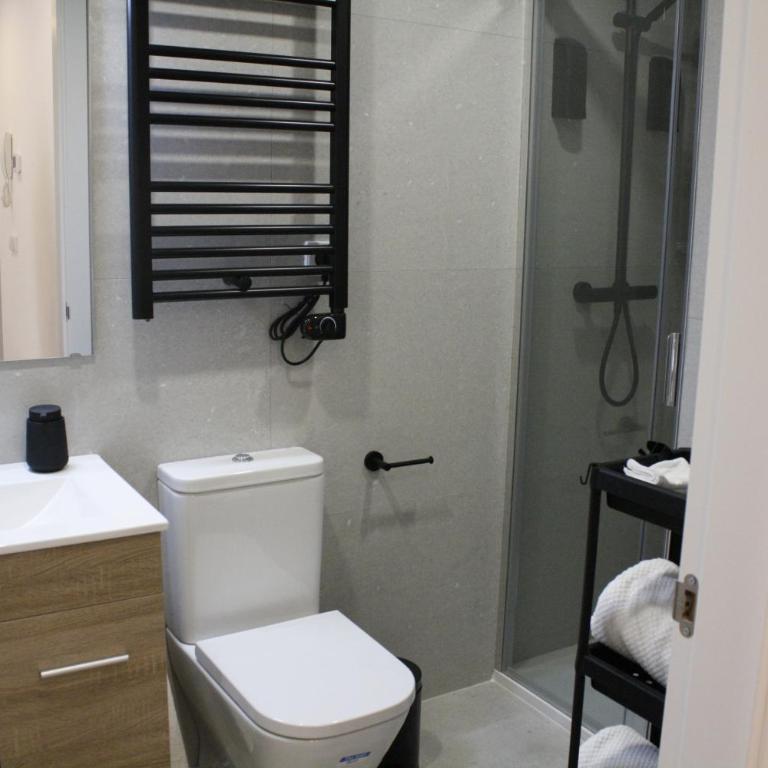 APARTAHOTEL MADRID URBAN SUITES - EDIFICIO EXCLUSIVO- 7 Apartments Boutique Full Equiped - Two-Bedroom Deluxe Apartment with Balcony - 23