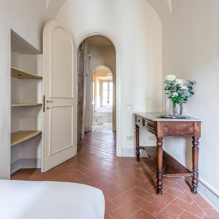 Hostly-Maison Le Vettovaglie-Historical Center - Appartamento Deluxe con 3 Camere da Letto - 2
