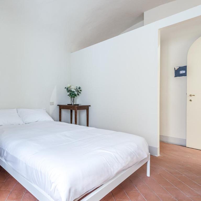 Hostly-Maison Le Vettovaglie-Historical Center - Appartamento Deluxe con 3 Camere da Letto - 11