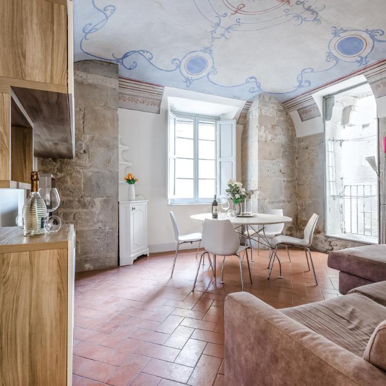 Hostly-Maison Le Vettovaglie-Historical Center - Appartamento Deluxe con 3 Camere da Letto - 1