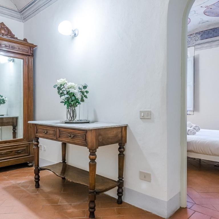 Hostly-Maison Le Vettovaglie-Historical Center - Appartamento Deluxe con 3 Camere da Letto - 24