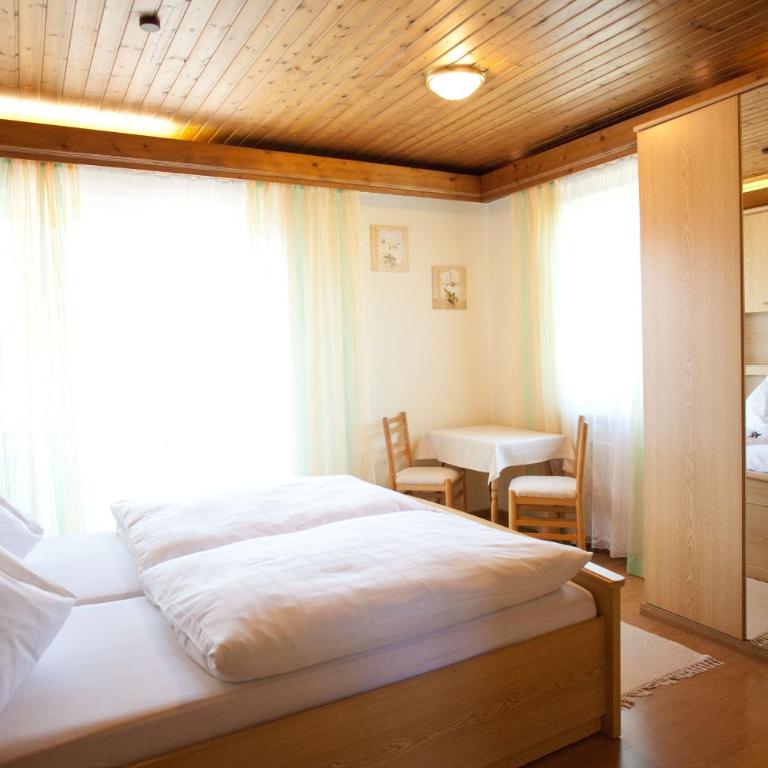 Familiengästehaus Ingrid - Doppelzimmer mit Balkon - 4