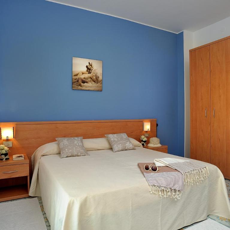 Raffy Family & Bike Hotel - Camera Matrimoniale Comfort - 3